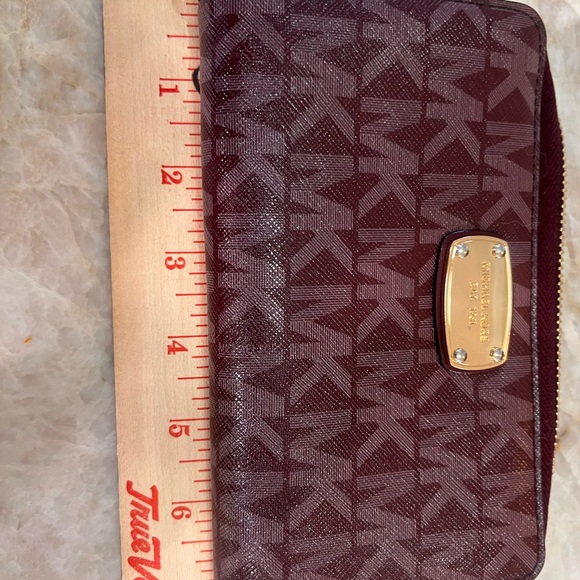 M Kors NWOT Merlot purple monogram Wristlet Wallet - Picture 10 of 12